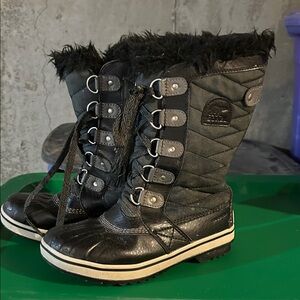 Sorel Black Quilted Kids Boots with Faux Fur